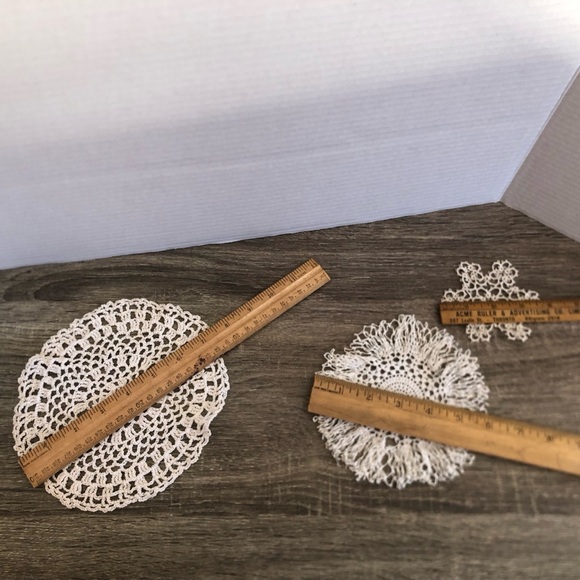 Elegant Hand Crocheted Vintage Doily Set - Picture 7 of 13